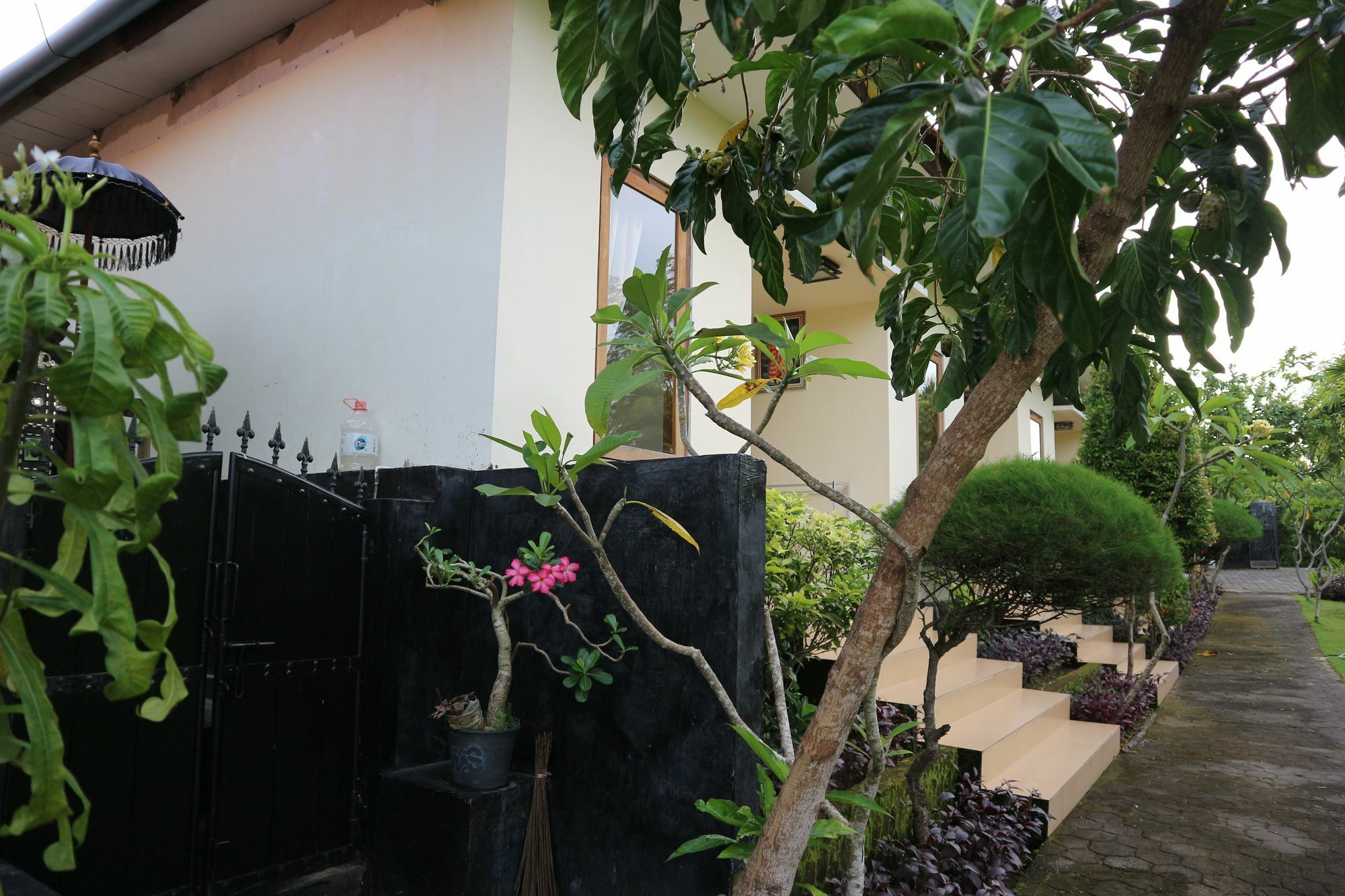 Bhujangga'S Village Near Pantai Uluwatu Redpartner 외부 사진